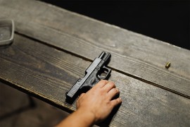 Pijan napao konobaricu i prijetio gostu pištoljem