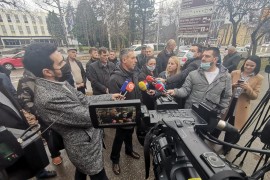 Nekoliko predstavnika boračkih organizacija okupilo se ispred NS RS