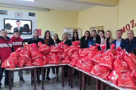 Zaposleni u Addiko banci Banjaluka donirali paketiće "Mozaiku ...