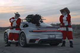 Najbrži Djed Mraz na svijetu: Prevozi jelku Porscheom sa 760 "konja"