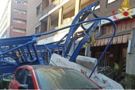 Srušila se dizalica, poginula tri radnika