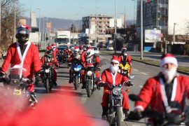 Djeda Mrazovi na motorima podijelili 450 paketića u Banjaluci