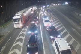 Velike gužve na ulazu u BiH iz Hrvatske, u Jasenovcu se čeka četiri ...