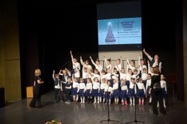 Revijalni nastup sedam horova na koncertu "Cijeli svijet-jedan hor"