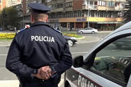 U sudaru tri automobila i autobusa povrijeđena jedna osoba
