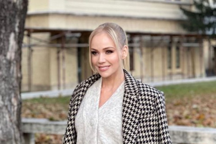 Jelena Rozga iznenadila fanove fotografijom u grudnjaku