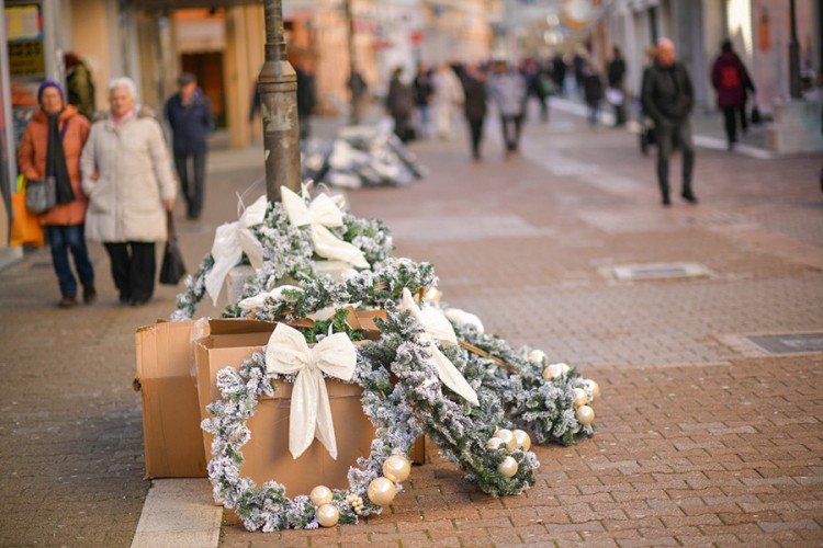 Novogodišnji ukrasi krase Gospodsku ulicu