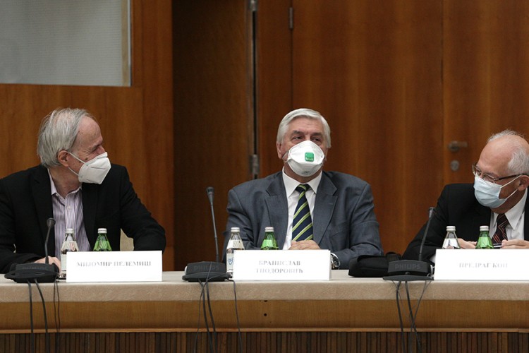 Tiodorović: Nema dokaza da je omikron otporan na vakcinu
