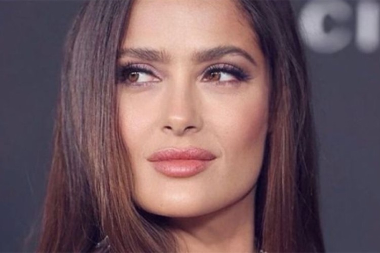 Salma Hajek u kupaćem preznojila muškarce