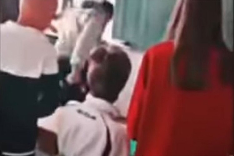 Detalji nasilja u školi: Sedmoro vršnjaka dječaka skidali, udarali i polivali duži period