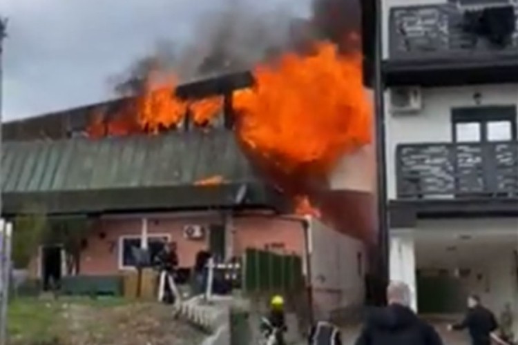 Detalji požara u Obrenovcu: Četvoro povrijeđenih, jedna radnica nestala