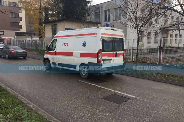 UKC RS: Stabilno žena koja je pala sa zgrade u Banjaluci