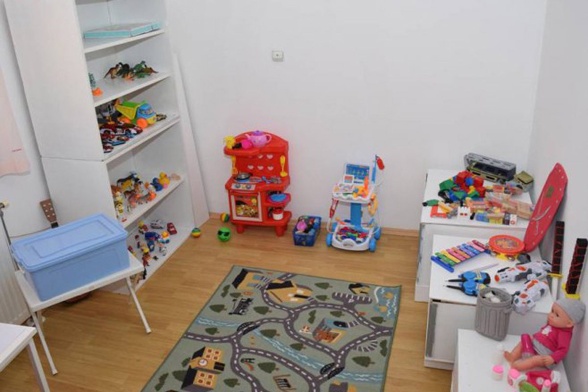Počela sa radom soba za terapiju igrom za djecu i adolescente