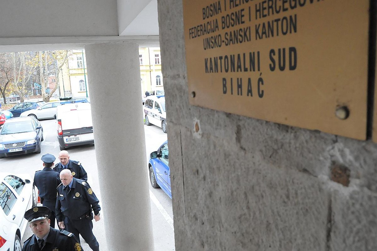 Optuženi jer su zapošljavali mimo zakonskih procedura