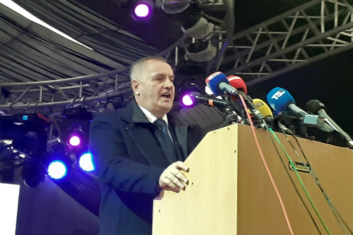 Višković: Priča o NATO trupama Bakirova muzička želja