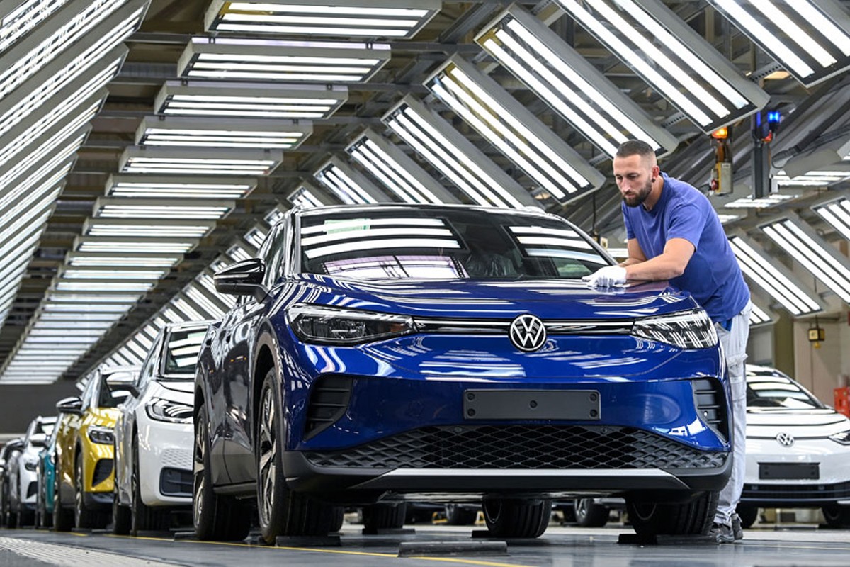 Auto-industrija u 2022: Korona, čipovi i neizvjesnost