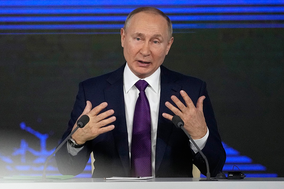 Putinova godišnja konferencija, novinare dezinfikuju česticama srebra