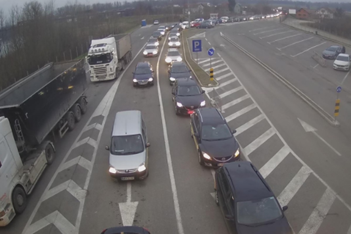 Pojačana fekvencija vozila na ulasku u BiH iz Hrvatske