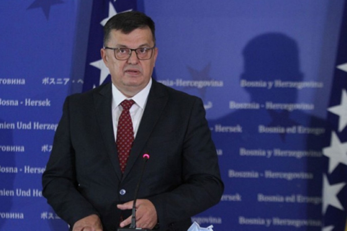 Tegeltija: Božić provesti u miru, zdravlju i veselju