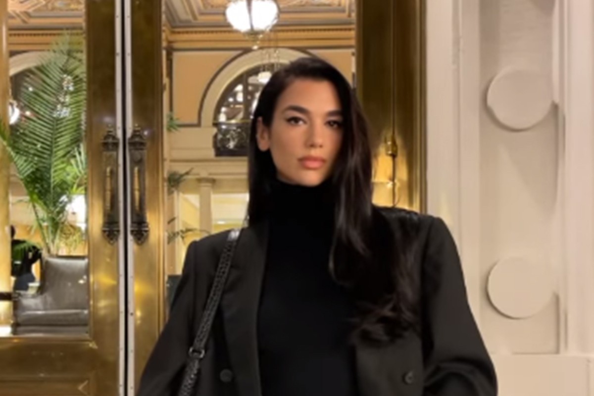 Dua Lipa u prazničnom raspoloženju, bikini i čizme prkose hladnoći
