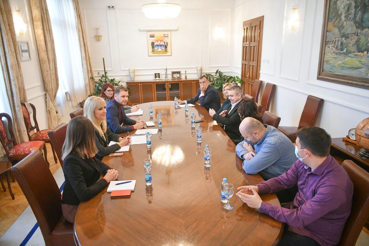 Za opremanje kabineta u banjalučkim stručnim školama 100.000 KM