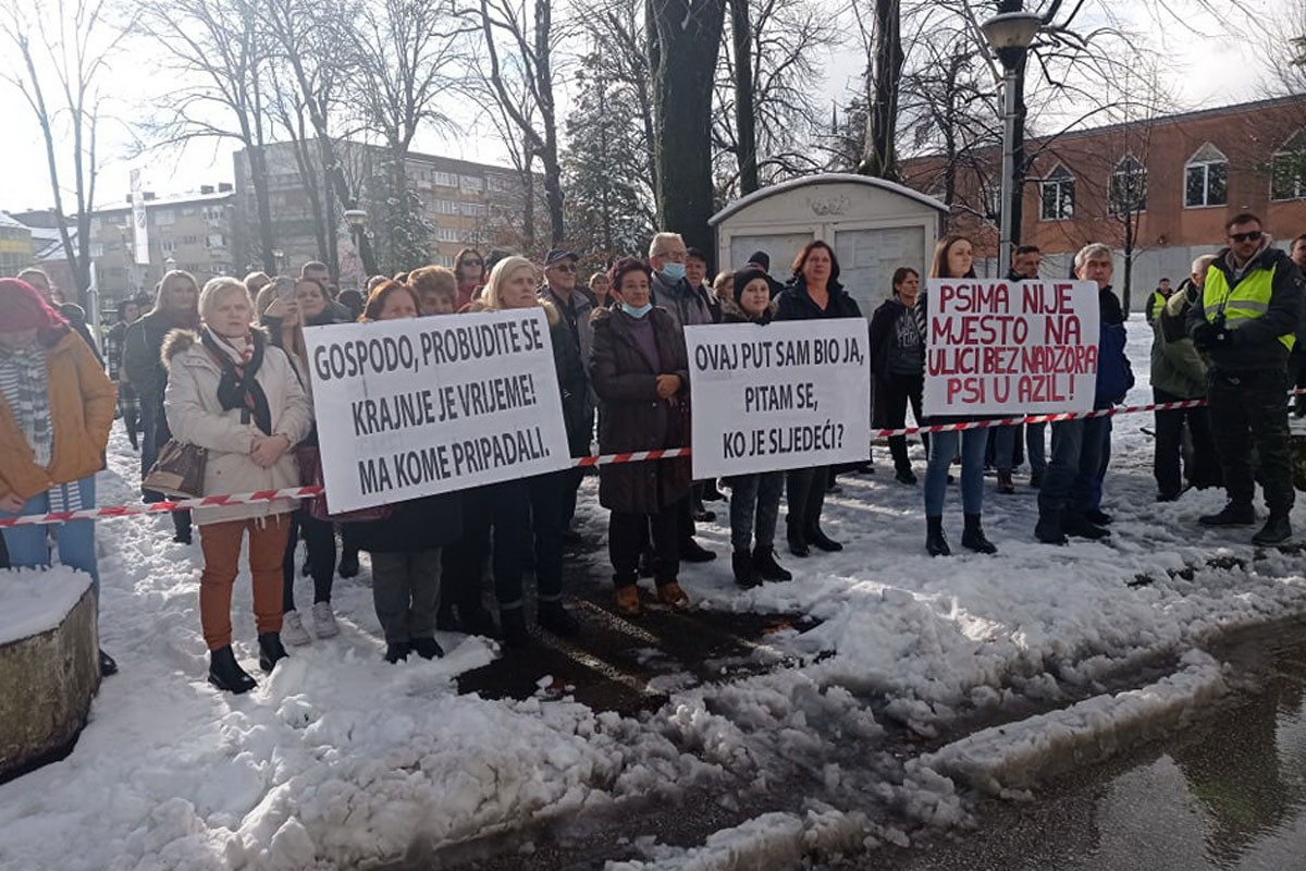 Građani izašli na ulicu zbog pasa lutalica
