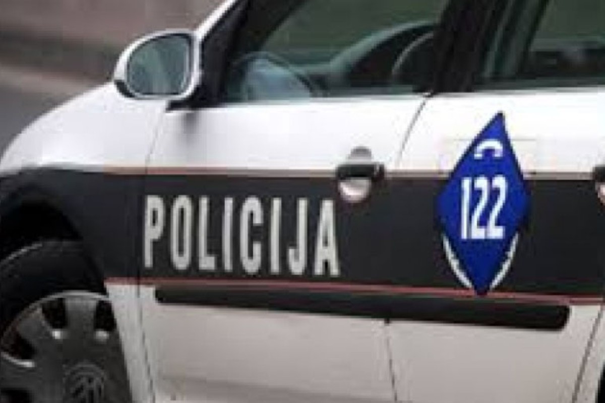 U saobraćajnoj nezgodi povrijeđeni djevojka i dva vozača