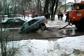 Ovako se automobil ne izvlači, dvostruka šteta