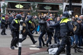 Haos na ulicama Amsterdama, policija pušta i pse na ljude