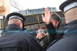 Davor Dragičević protestuje na Trgu Krajine