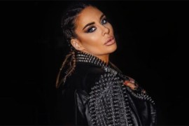 Ana Nikolić plesala u brushalteru i čarapama ispred zgrade
