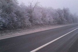 Vozači, oprez zbog poledice i magle