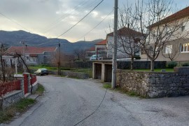Bura kidala strujne kablove u Trebinju