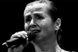 Preminula pjevačica koja se namjerno zarazila virusom korona