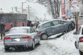 Snijeg napravio potpuni kolaps u Srbiji: "Ne krećite na put bez preke ...