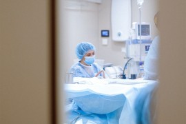 Odbili da izvrše transplantaciju srca pacijentu koji nije vakcinisan