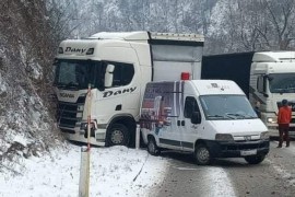 Sudar dva kamiona i kombija na putu Lašva-Kaonik