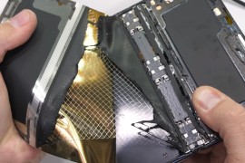 Samo šarka Oppo Find N telefona ima 136 dijelova?