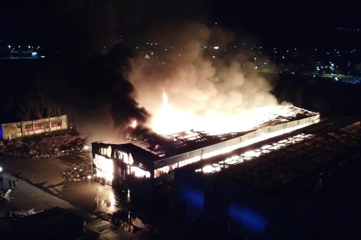 Veliki požar u bivšoj fabrici "Radoja Dakića" u Podgorici