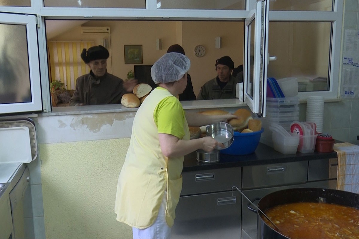 Javne kuhinje hrane sve više gladnih usta