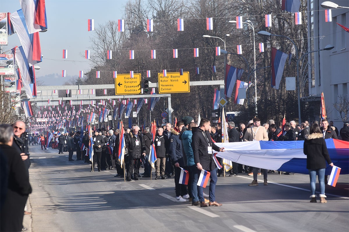 Na defileu za Dan Republike 2.800 ljudi