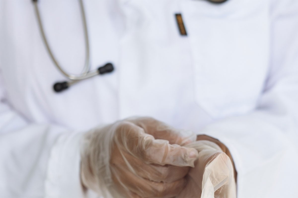 Francuski medicinari zaraženi kovidom mogu na posao