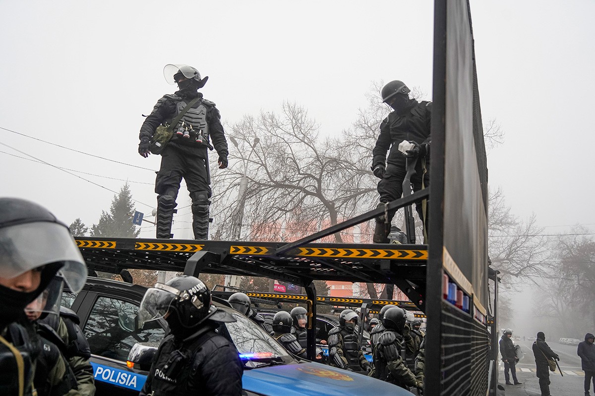 Nastavljeni nemiri u Kazahstanu: Desetine demonstranata "likvidirano"
