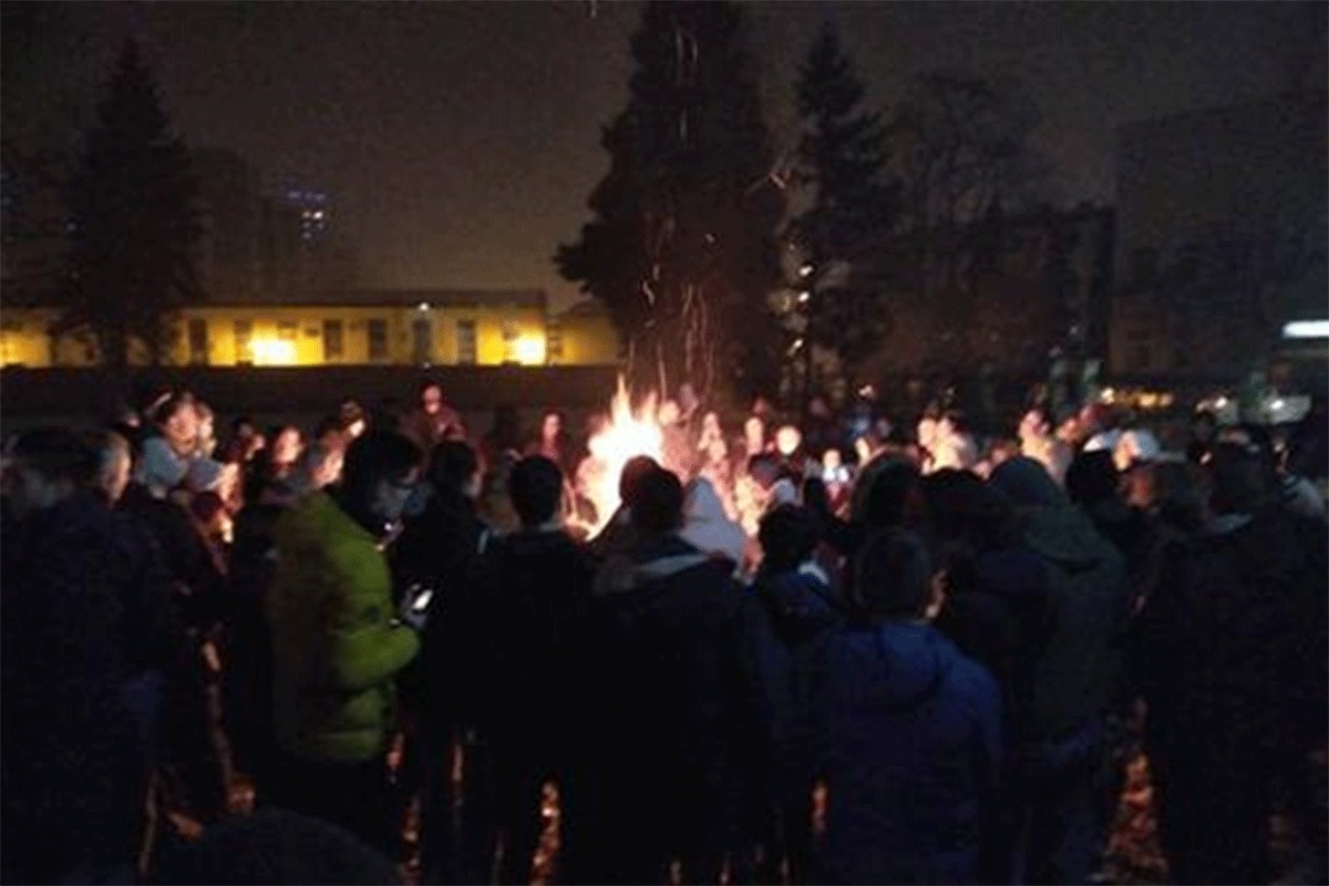 Upriličeno nalaganje badnjaka u Hramu Svete Trojice Banjaluci