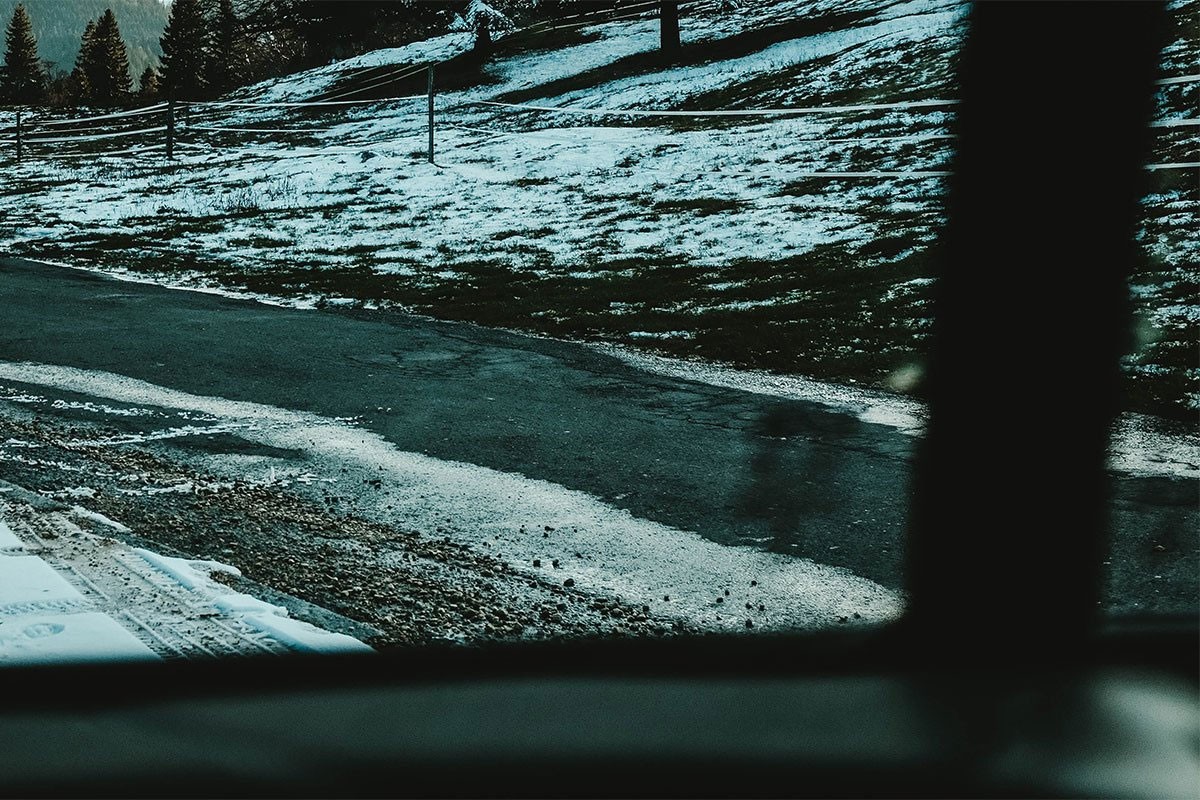 Vozači oprez, na kolovozima ima snijega, moguća i poledica