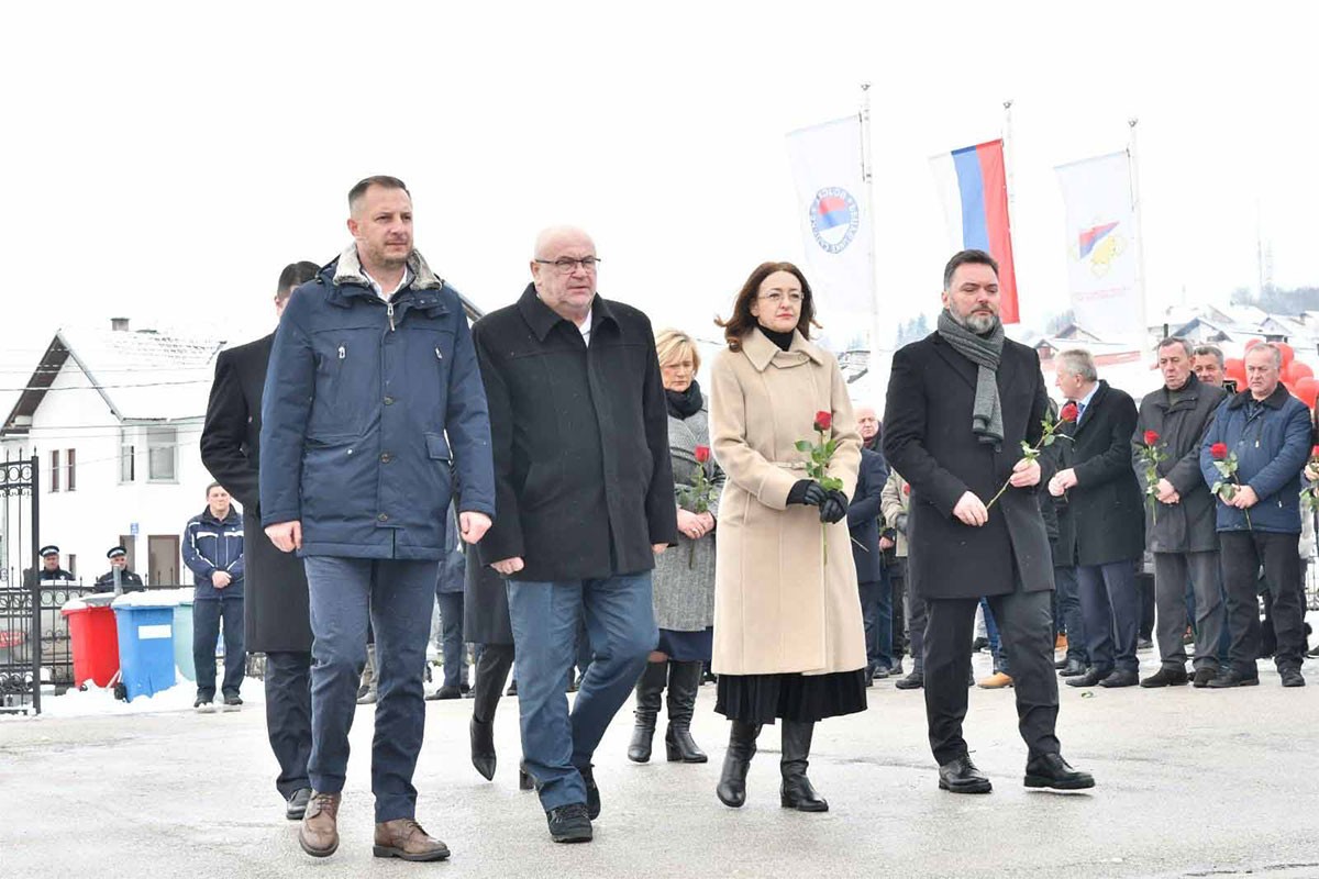 Milunović: Srpska jedini okvir u kojem Srbi mogu da iskažu političku volju