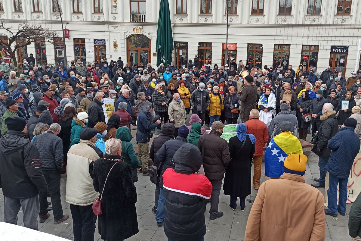 Tuzla digla glas: Dosta nam je podjela