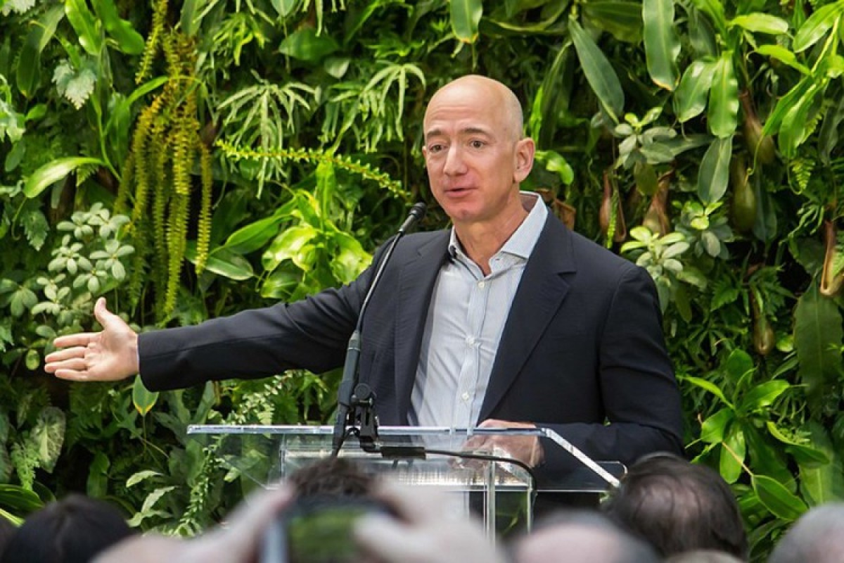 Bezos promijenio imidž pa ga uporedili sa slavnim reperom