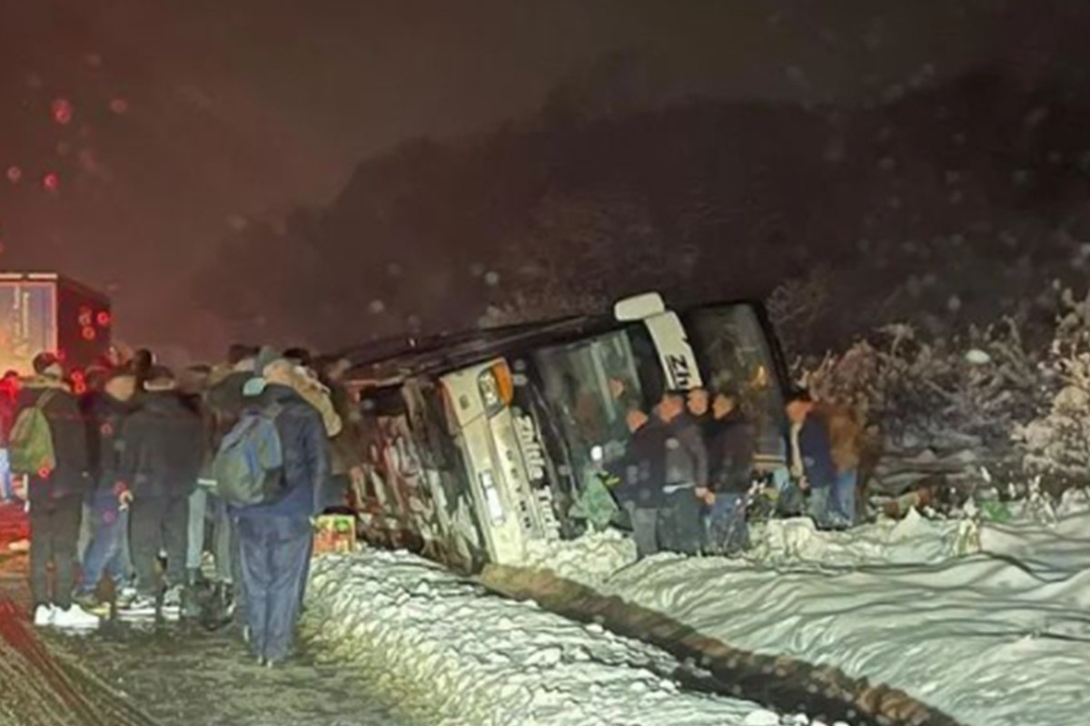 U prevrtanju autobusa kod Kruševca povrijeđeno 17 osoba