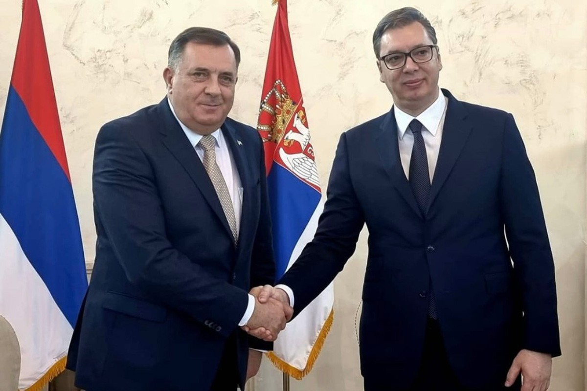Vučić zamolio Dodika da se Srbi vrate u institucije BiH i tu brane svoje pravo